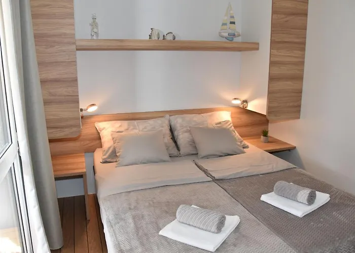 Mobile Home Starfish IV Camp Biograd